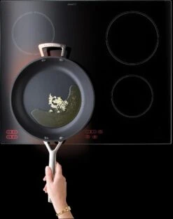 Le Creuset Koekenpan Les Forgées TNS - ø 24 Cm - Standaard Anti-aanbaklaag 12 Le Creuset Koekenpan Les Forgées TNS - ø 24 Cm - Standaard Anti-aanbaklaag -Woonkeuken Winkel 951x1200 1